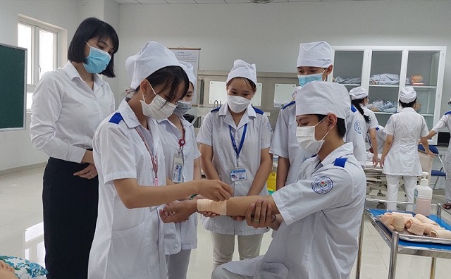 Những lưu ý khi đăng ký xét tuyển ngành Điều dưỡng theo khối